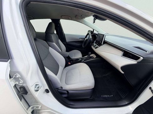 Used 2021 Toyota Corolla LE FWD image 24