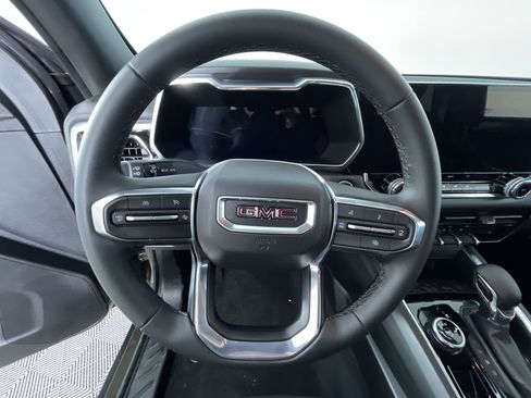 Used 2024 GMC Canyon Elevation image 15