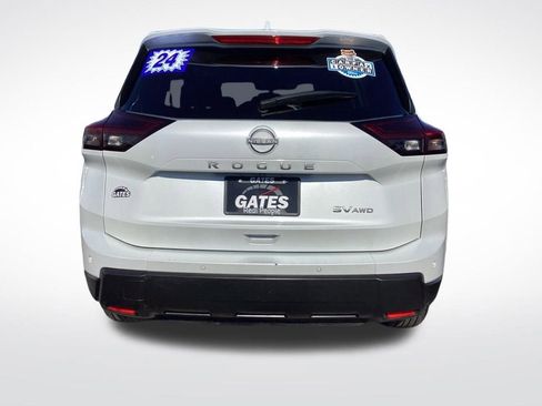 Used 2024 Nissan Rogue SV image 10