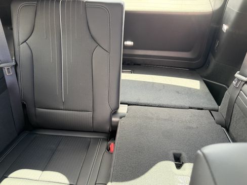 New 2027 Cadillac Vistiq Luxury w/ LPO, Floor Liner Package AWD/4WD image 15