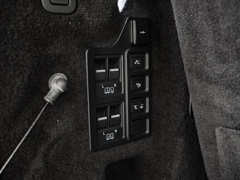 Used 2023 Land Rover Discovery HSE R-Dynamic image 24