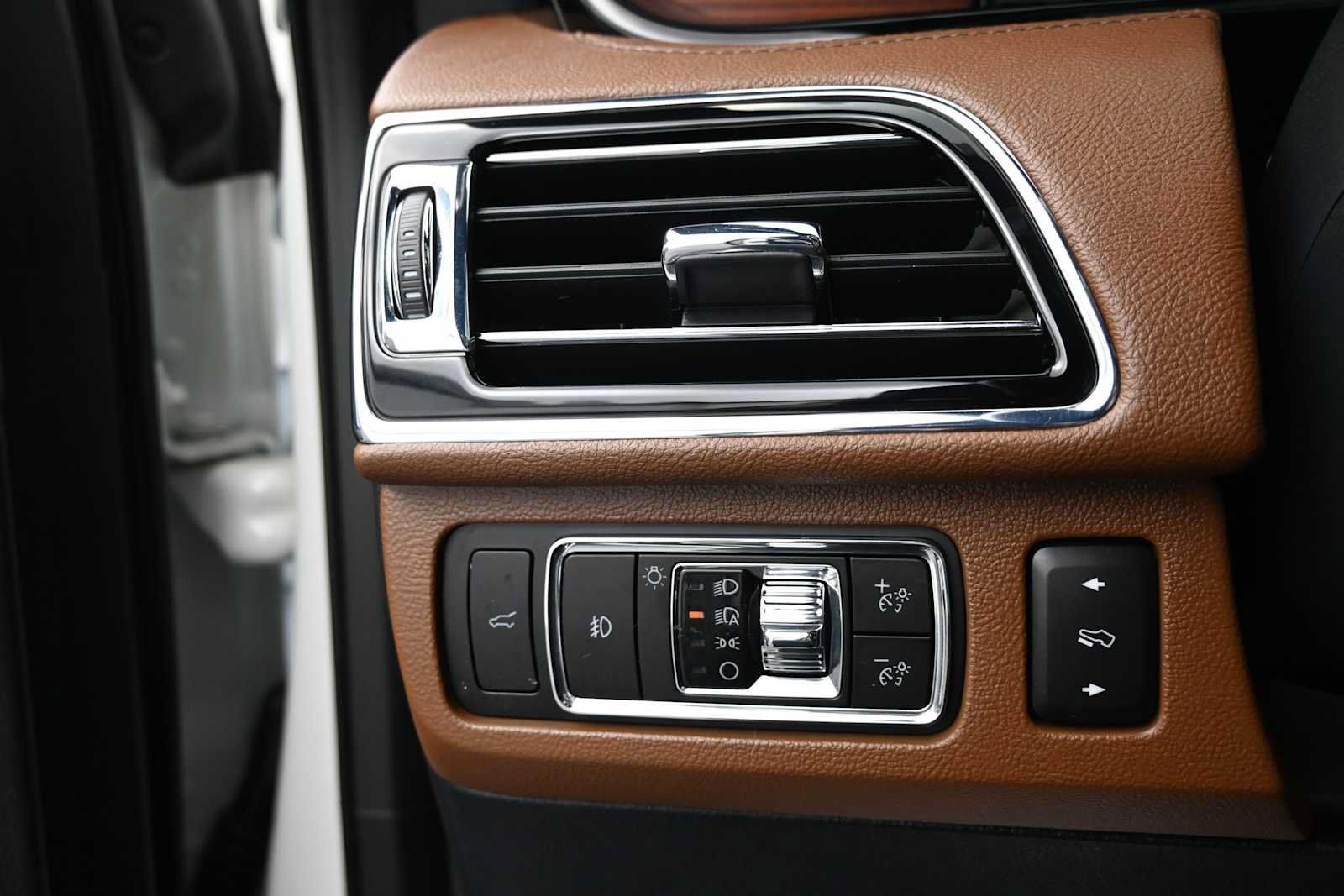 Used 2023 Lincoln Navigator Reserve AWD/4WD image 10