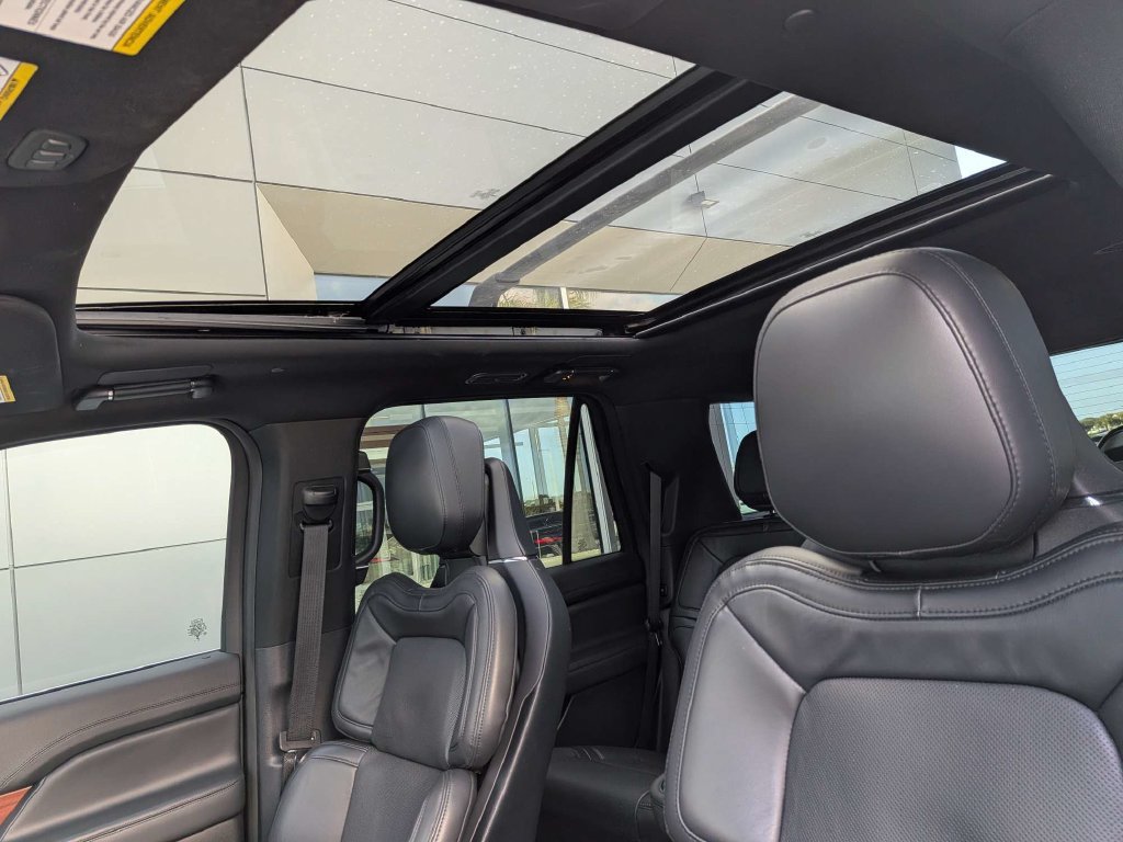 Certified 2024 Lincoln Navigator Reserve AWD/4WD image 23