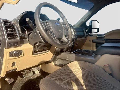 Used 2019 Ford F250 XLT w/ XLT Premium Package image 9