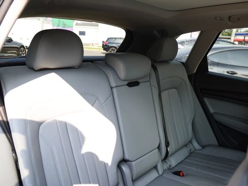 Used 2020 Audi Q5 2.0T Premium AWD/4WD image 26