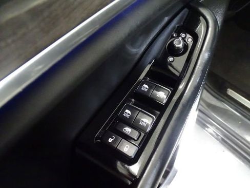Certified 2022 Jeep Grand Cherokee Overland w/ Advanced Protech Group III AWD/4WD image 10