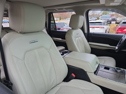 Used 2019 Ford Expedition Max Platinum image 10