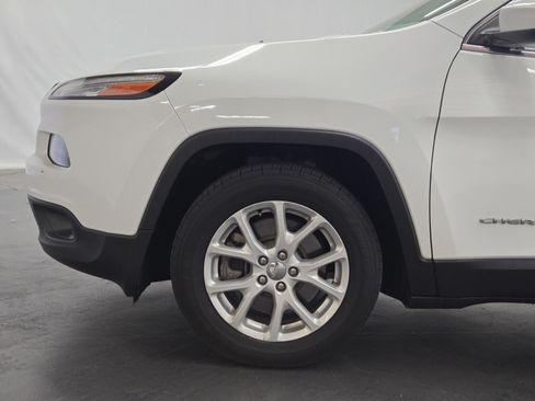 Used 2016 Jeep Cherokee Latitude w/ Comfort/Convenience Group FWD image 5