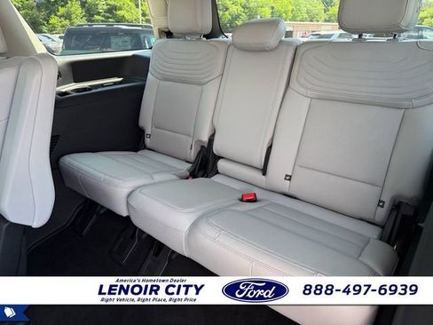 Used 2025 Ford Expedition Platinum w/ Platinum Ultimate Package AWD/4WD image 12
