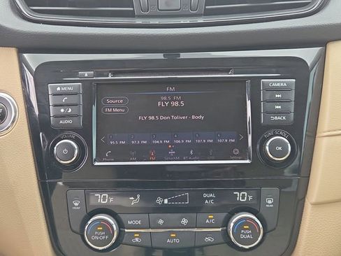 Used 2018 Nissan Rogue SV image 27