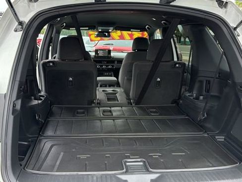 Used 2025 Honda Pilot Sport image 13