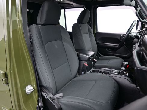 Certified 2021 Jeep Gladiator Willys image 12