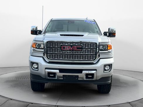 Used 2018 GMC Sierra 2500 Denali w/ Duramax Plus Package image 2