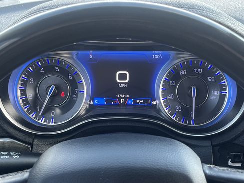 Used 2020 Chrysler 300 Limited RWD image 20