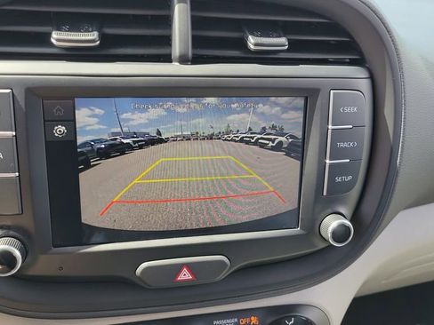 Used 2025 Kia Soul LX w/ LX Technology Package FWD image 23