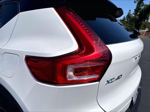 Used 2023 Volvo XC40 Recharge Ultimate AWD/4WD image 32