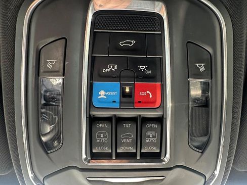 Used 2023 Jeep Wagoneer L Series II w/ Premium Group I AWD/4WD image 16