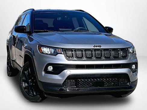Used 2022 Jeep Compass Latitude AWD/4WD image 3