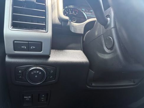 Used 2019 Ford F150 Lariat w/ Equipment Group 502A Luxury AWD/4WD image 20