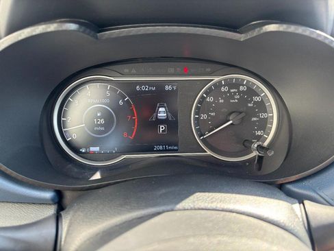 Used 2025 Nissan Versa SV FWD image 23