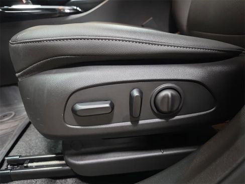 Certified 2024 Chevrolet Trax ACTIV w/ Sunroof Package image 30