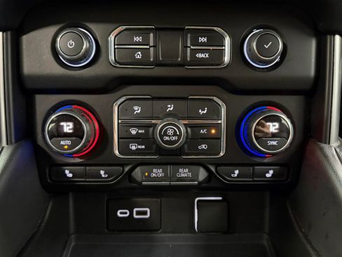 Used 2022 Chevrolet Suburban Z71 w/ Luxury Package AWD/4WD image 33