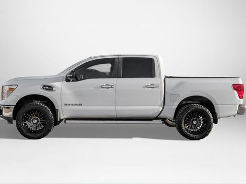 Used 2017 Nissan Titan SV image 9