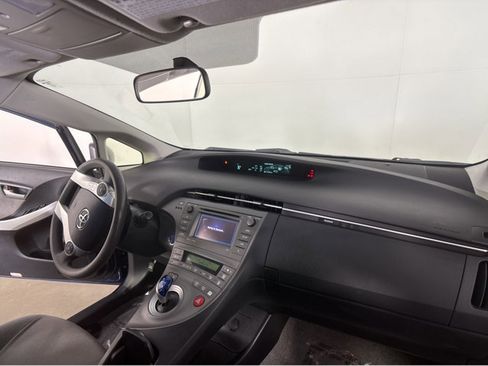 Used 2014 Toyota Prius Three image 40