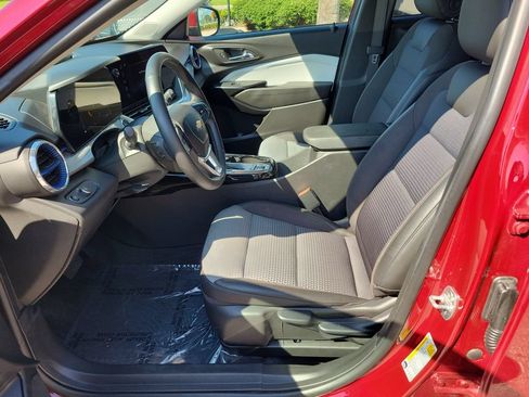 Used 2025 Chevrolet Trax LT w/ LT Convenience Package FWD image 26