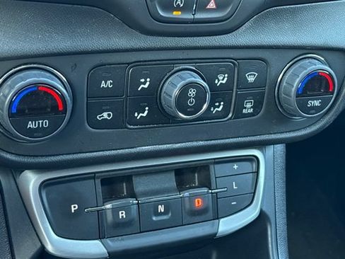 Used 2023 GMC Terrain SLE w/ Driver Convenience Package AWD/4WD image 16