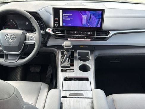 New 2026 Toyota Sienna XLE FWD image 20