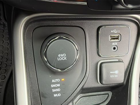 Used 2019 Jeep Compass Latitude w/ Cold Weather Group image 20