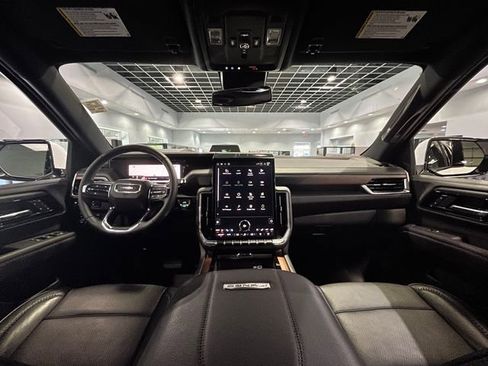 Used 2025 GMC Yukon XL Denali AWD/4WD image 15