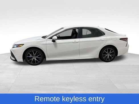 Used 2024 Toyota Camry SE image 2