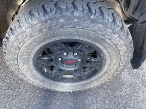 Used 2023 Toyota 4Runner SR5 AWD/4WD image 9