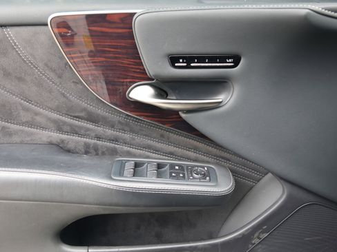 Used 2020 Lexus LS 500 w/ Interior Upgrade Package image 12