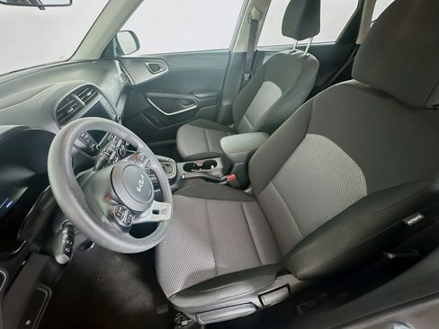 Used 2025 Kia Soul LX w/ LX Technology Package FWD image 13