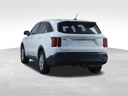 Used 2023 Kia Sorento LX FWD image 9