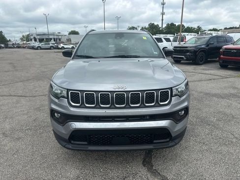 Used 2024 Jeep Compass Latitude AWD/4WD image 8