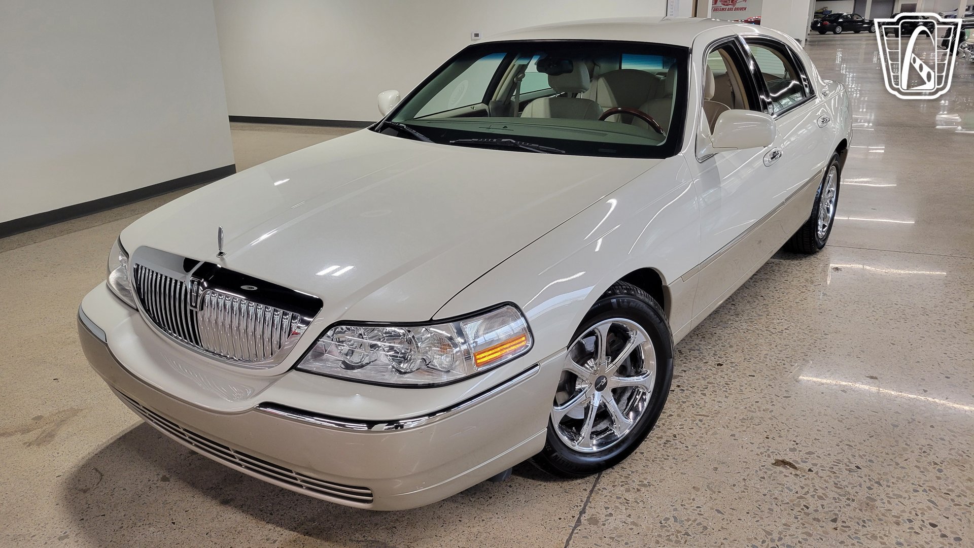 Used 2005 Lincoln Town Car Signature Limited RWD image 20