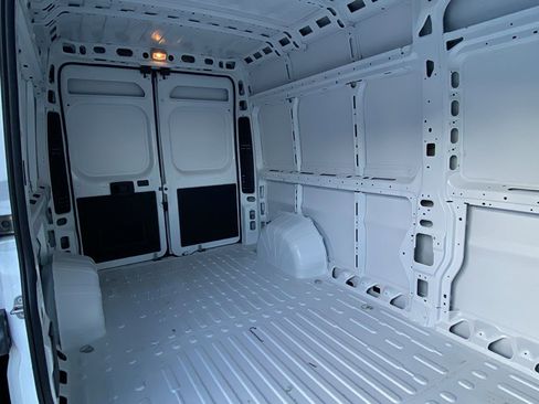 Used 2025 RAM ProMaster 2500 w/ Storage Group image 24