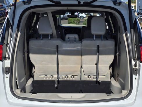 Used 2021 Chrysler Voyager Lxi image 38