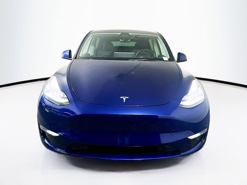 Used 2023 Tesla Model Y Long Range AWD/4WD image 2