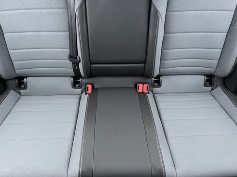 Used 2025 Volkswagen Jetta SE image 38