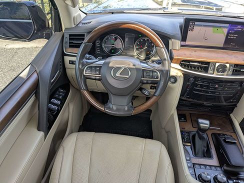 Used 2019 Lexus LX 570 4WD w/ Luxury Package image 17