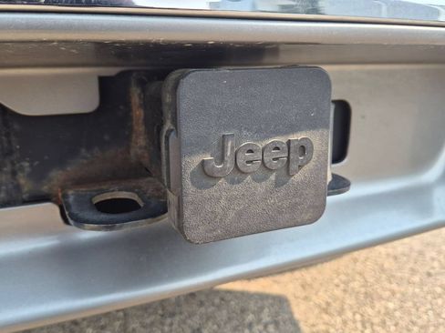 Used 2019 Jeep Cherokee Limited w/ Technology Group AWD/4WD image 29
