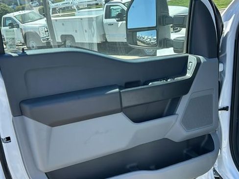 New 2025 Ford F550 4x4 Regular Cab Super Duty image 12