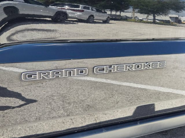 Used 2019 Jeep Grand Cherokee Limited AWD/4WD image 13
