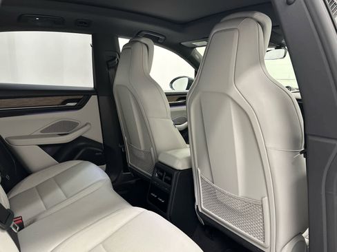 Used 2025 Porsche Macan 4 Electric w/ Premium Package AWD/4WD image 19