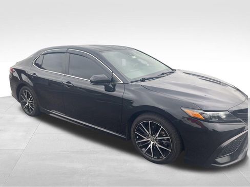 Used 2021 Toyota Camry SE FWD image 2